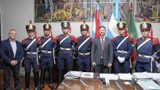 Los Granaderos están de visita en Concordia y este miércoles izarán la bandera en plaza 25 de Mayo.