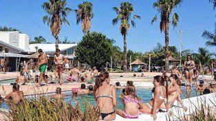 Turistas disfrutan de lso complejos termales entrerrianos