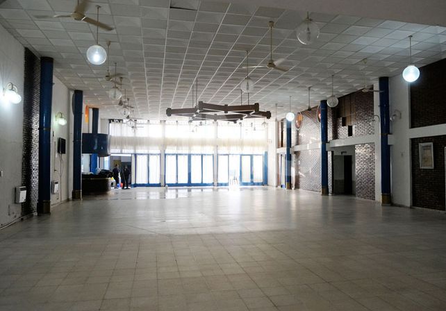 Salón. Tiene un espacio de usos múltiples con capacidad para 250 personas.