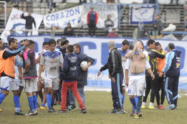 Tristeza sin fin. Esteban May encabeza la salida del plantel albo