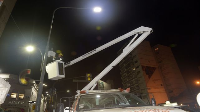 Desde hace dos años la Municipalidad está invirtiendo en sumar tecnología led en plazas y grandes arterias.