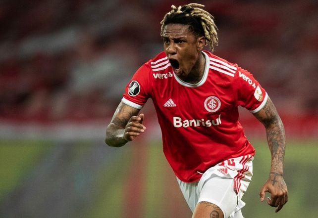 Uno de los clubes por los que pasó Abel Hernández es Inter de Porto Alegre. En Central lo quieren.