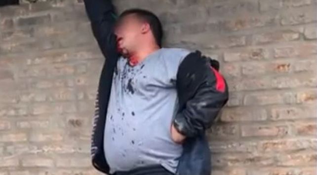 Intentó robar chicles y los vecinos le dieron una golpiza