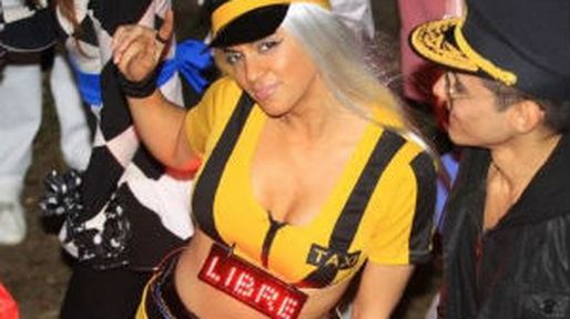 Una multitud desafió a la lluvia en la megafiesta de disfraces de Paraná