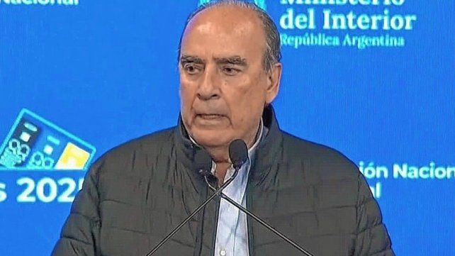 Guillermos Francos en conferencia de prensa anunciando los datos oficiales.