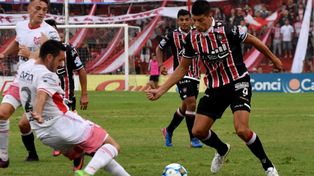 Chacarita enfrenta a Los Andes con la obligación de sumar un triunfo para soñar con el ascenso