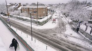 Un temporal de nieve y frío deja helado al Reino Unido