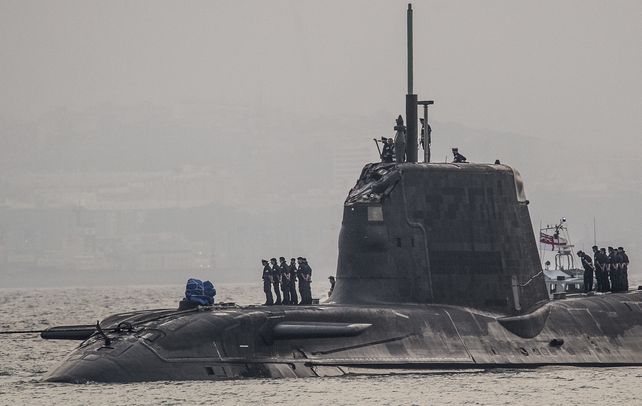Tensión con España. El sumergible sufrió daños en su torreta.
