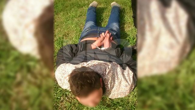 Bº Escalante: vecinos frustraron el robo de una moto y la policía atrapó a los dos delincuentes