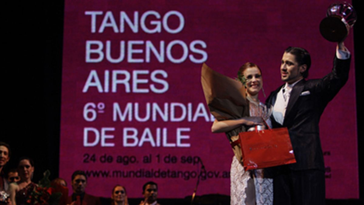 la pareja argentina celatti fernández se adjudicó el mundial de tango
