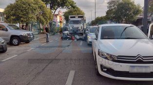 Avenida Ramírez: joven accidentado y largas filas de autos