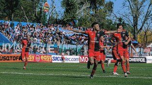 Colón aplastó a Brown de Adrogué y afirma su gran presente en la Primera Nacional