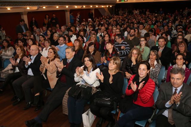Decir Presente, el libro que refleja el resultado del Vuelvo a Estudiar