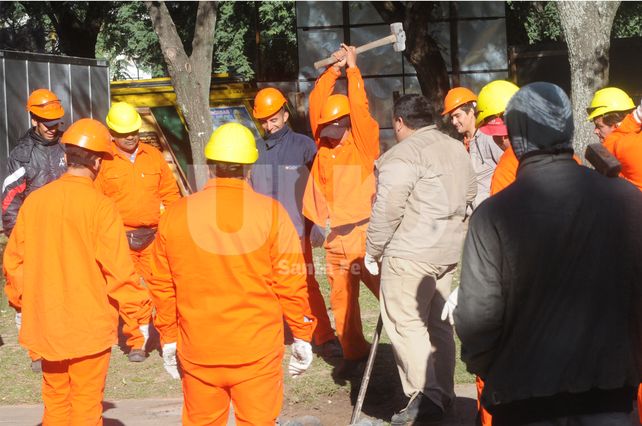 Manifestantes cortaron Avenida Rivadavia por el inicio de obras en el Parque Alberdi