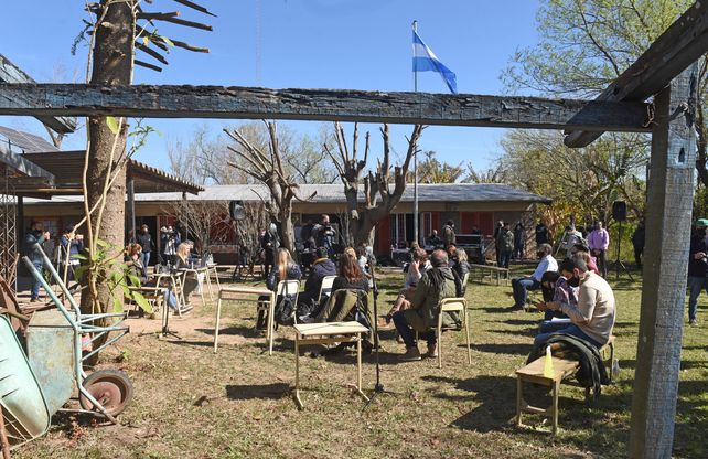 El Concejo sesionó en la isla y reclamó por la ley de humedades