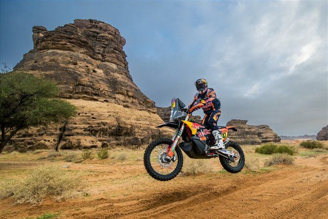 Benavides recupera una posición y reingresa al podio de la general de motos en el Dakar