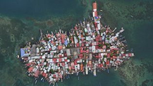 Evacúan definitivamente una isla de Panamá por el aumento del nivel del mar