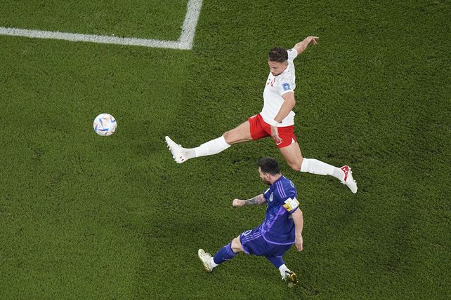 Argentina venció 2-0 a Polonia y jugará ante Australia
