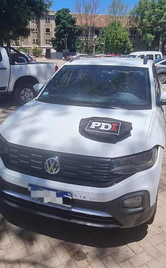 Ambos vehículos habían sido sustraídos en la provincia de Buenos Aires y tenían pedido de captura. 