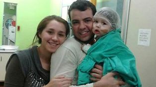 Mejora el niño al que le trasplantaron un corazón