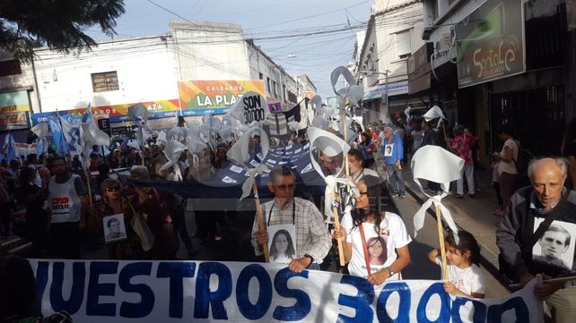 Santa Fe marchó en un nuevo aniversario del golpe de Estado