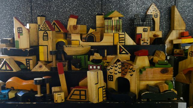 Ciudades de madera para armar colectivamente para compartir los los mundos que cada uno tiene en su imaginación.