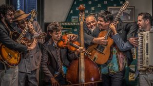La banda rosarina Hijos de Buda dará un concierto muy especial en Plataforma Lavardén, evocando el ritual del jazz manouche