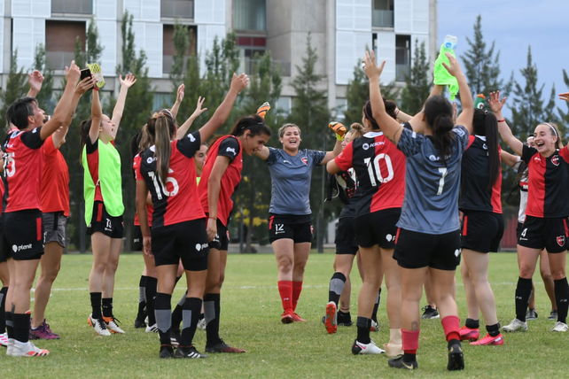 Newells derrotó 3 a 0 a Italiano y enfrenta a Belgrano por el ascenso a primera B