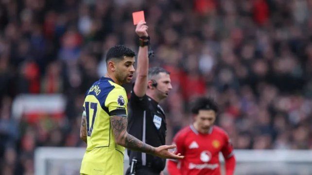 Roja directa para Cuti Romero en un Tottenham que se desmorona