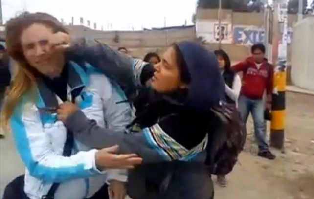 Golpean brutalmente a una estudiante argentina por ser extranjera en Perú