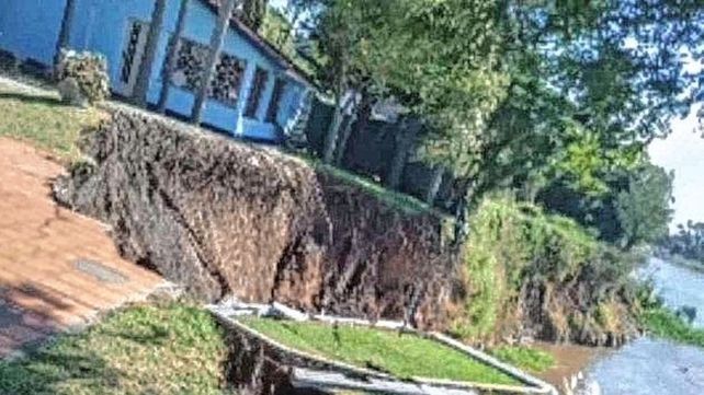 La tristeza de Alejandro Fantino por el derrumbe de parte de la casa de su padre en Sauce Viejo