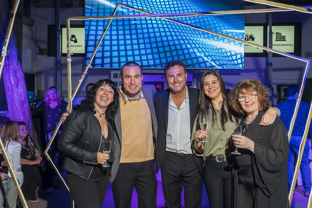 LORENA BERARDI-MATEO RUARO-WALTER GARGARELLA-GEORGINA HERNANDEZ-ALEJANDRA MICHELINI (TEAM GARGARELLA INMOBILIARIA)