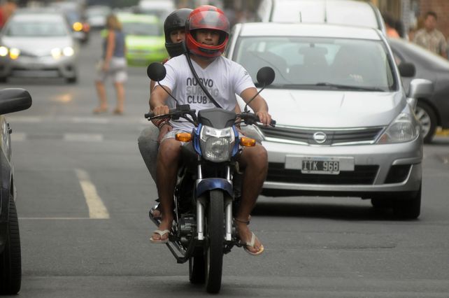Buscan prohibir la circulación de más de una persona por moto