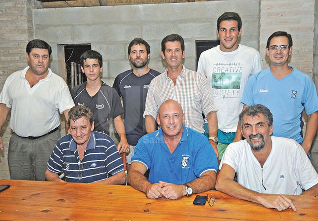 Comisión. Claudio Gálvez (abajo en el medio)