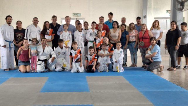 Presentación del piso encastrable para taekwondo