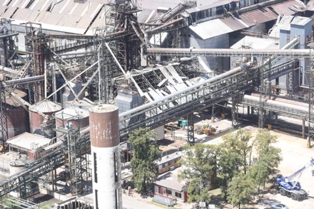 desde el aire. La Capital sobrevoló la zona afectada. En el medio de la imagen se puede ver la nave donde se produjo la explosión y el posterior incendio que resultó fatal.