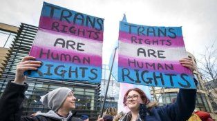 La Corte británica dictaminó que la ley define a una mujer por su sexo biológico
