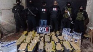 En un allanamiento por un homicidio secuestraron más de 700 panes de marihuana en barrio Liceo Norte