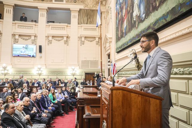 &nbsp;Maximiliano Pullaro mandó un fuerte mensaje en el terreno de la seguridad en el discurso de apertura de sesiones de la Legislatura de Santa Fe.&nbsp;