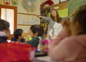 Asistencia Perfecta: la docente santafesina que todos los días pone su canoa para ir a la escuela en la isla
