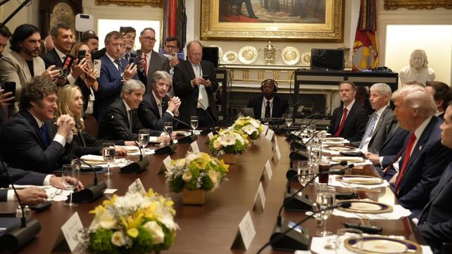 Estados Unidos volvió a comprar pesos y anunció que el salvataje a la Argentina ascendería a USD 40.000 millones