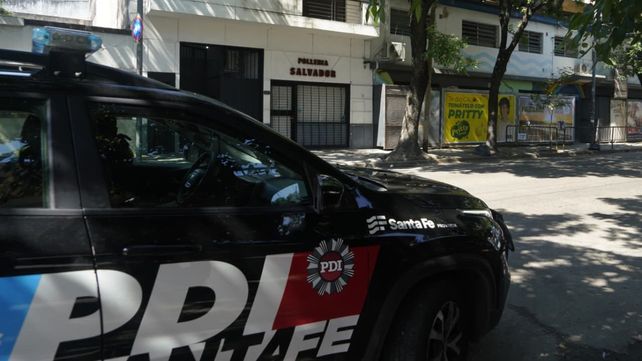 El violento robo se produjo en una pollería de San Juan al 5200.