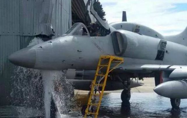 El Douglas A4-ar fightinghawk se estrelló en un hangar de la Base Aérea de Villa Reynolds