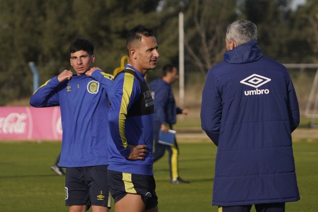 Central se entrenó una sola vez con Rivarola como interino y el equipo sale nuevamente a la cancha.