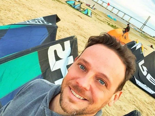 Santiago practicaba el kitesurf desde hacía una década y desapareció el domingo.