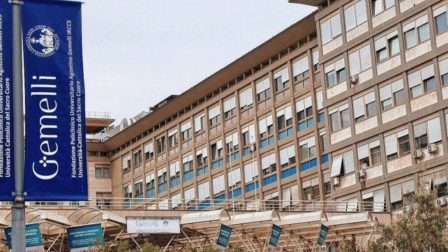 El papa Francisco está internado en el Policlínico Gemelli en Roma