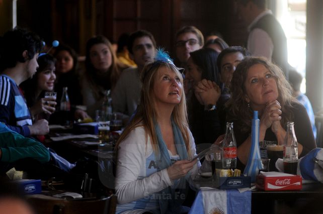 Los santafesinos festejaron la victoria de Argentina frente a Irán