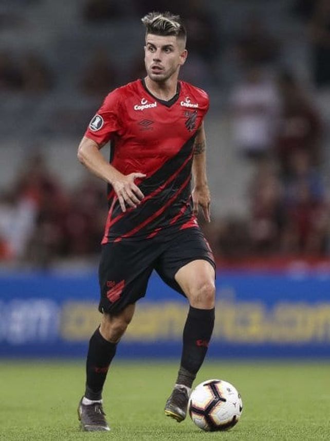 Argentinos busca un delantero mientras analiza lo de Centurión