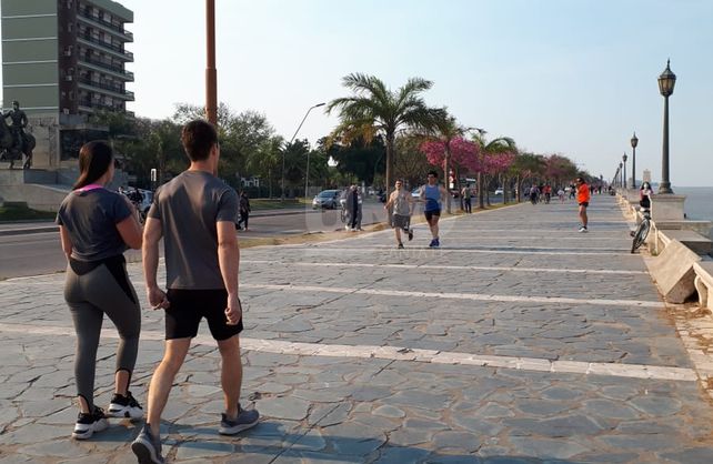 [Galería de fotos] Alta circulación de la población en espacios públicos este sábado