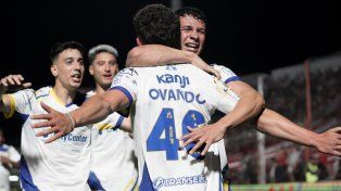 Los futbolistas de Central celebran en el triunfo del Canalla ante Instituto, en Alta Córdoba.